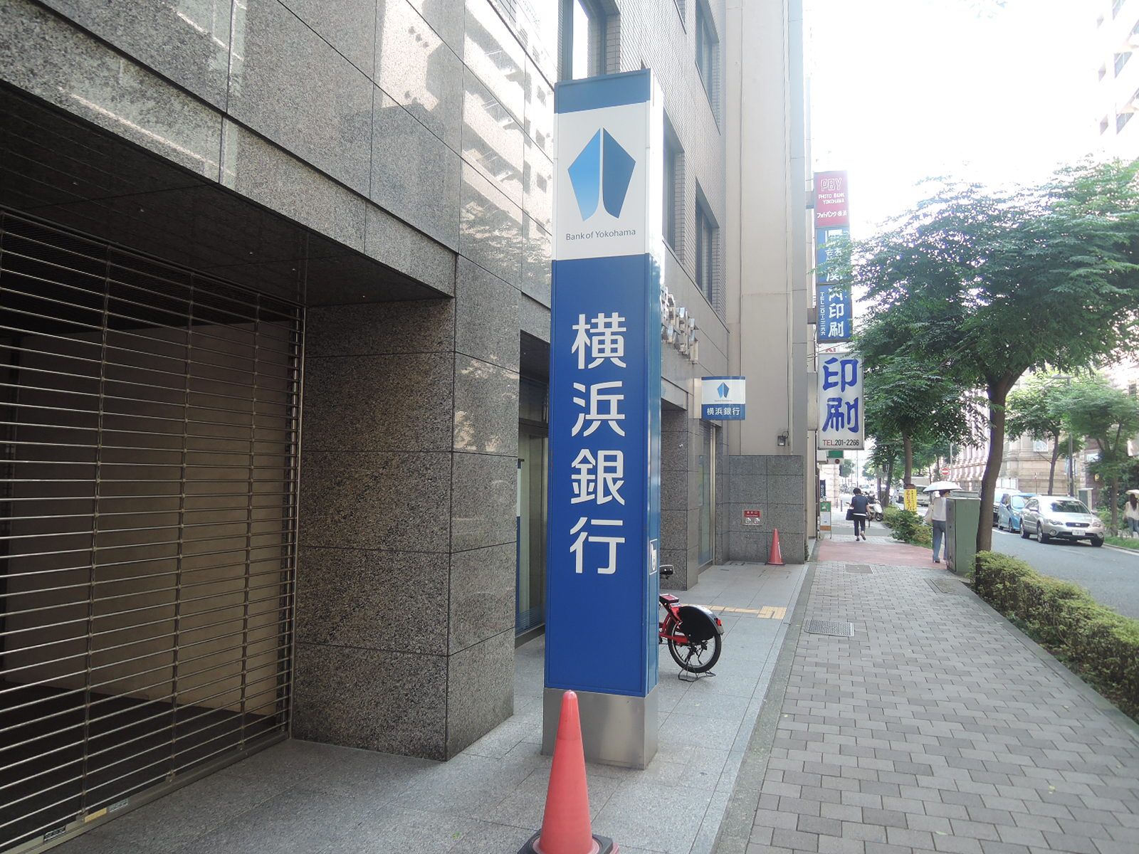 徒歩1分の横浜銀行
