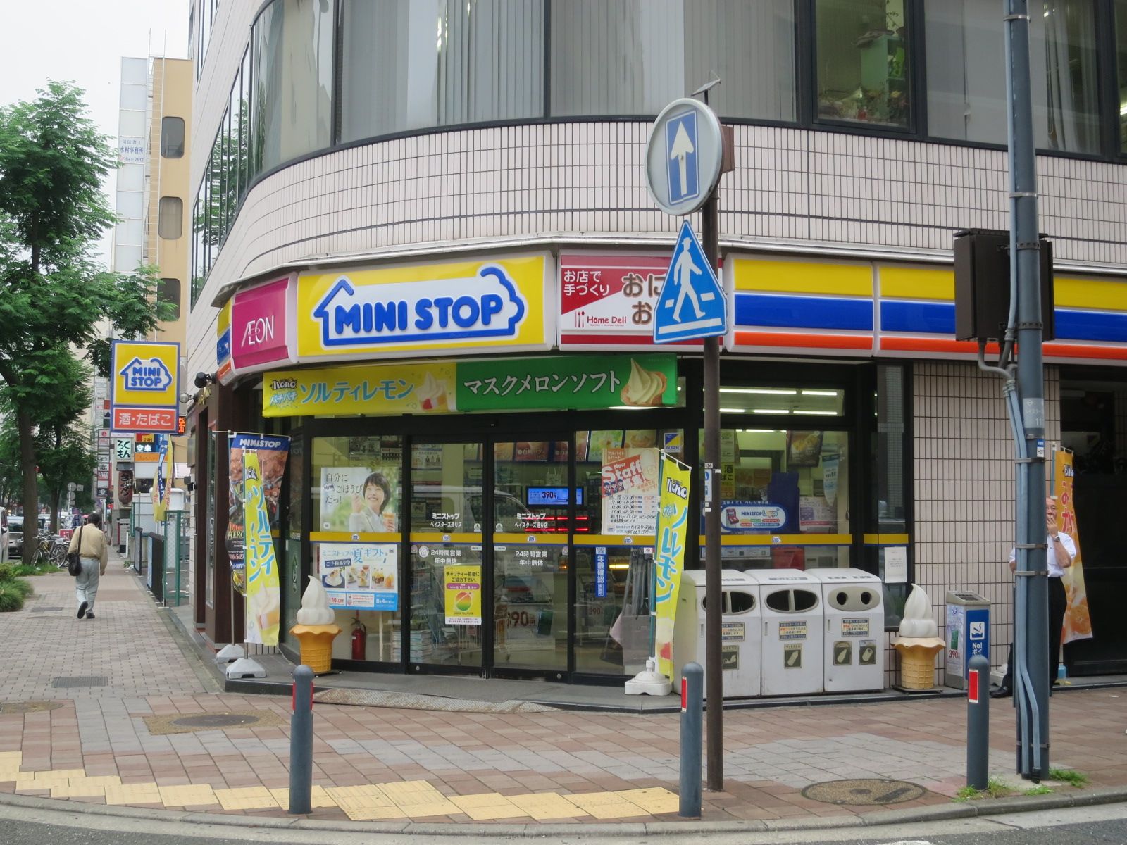 徒歩1分のミニストップベイスターズ通り店