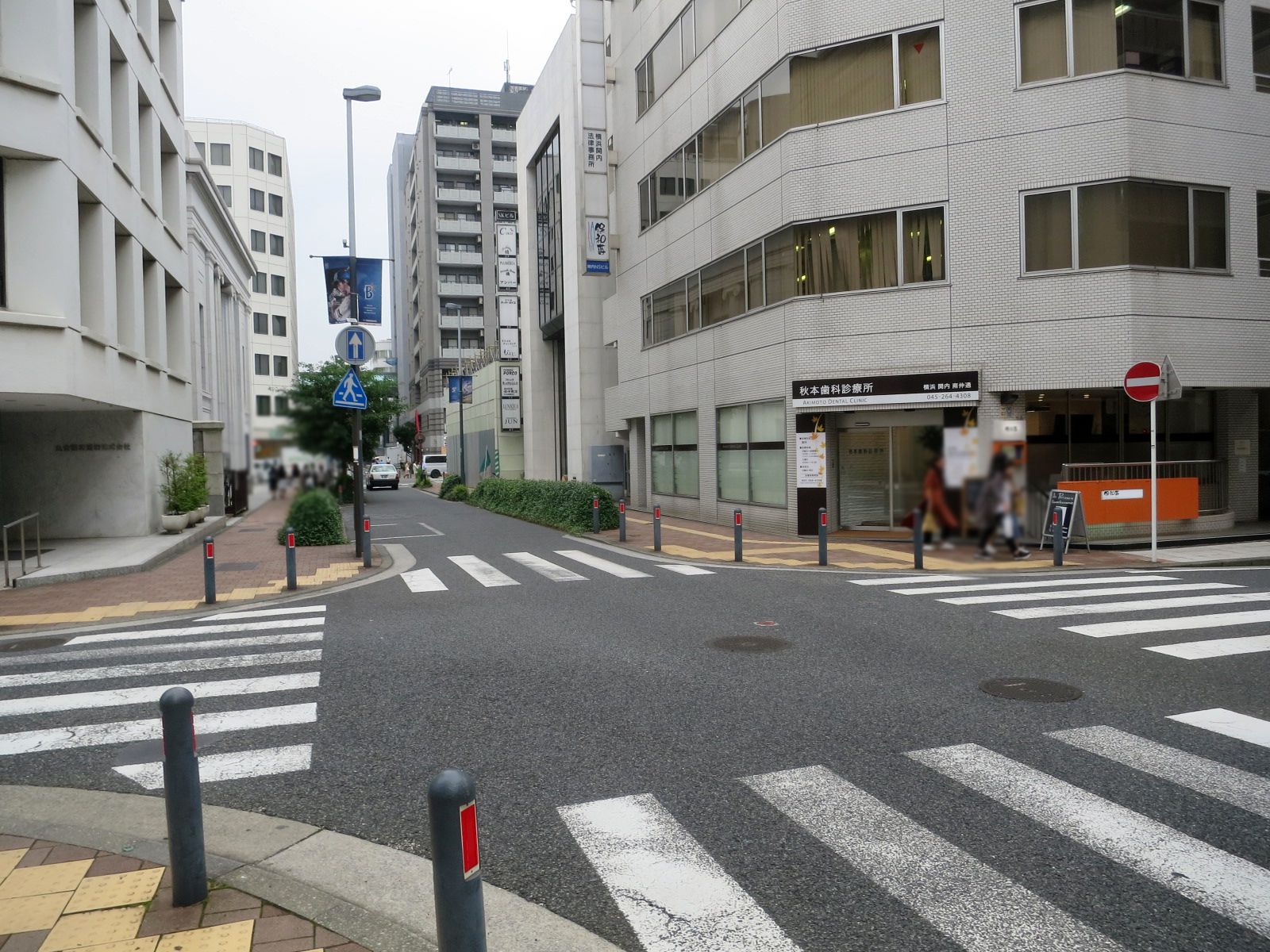 関内NSビル前面の通り