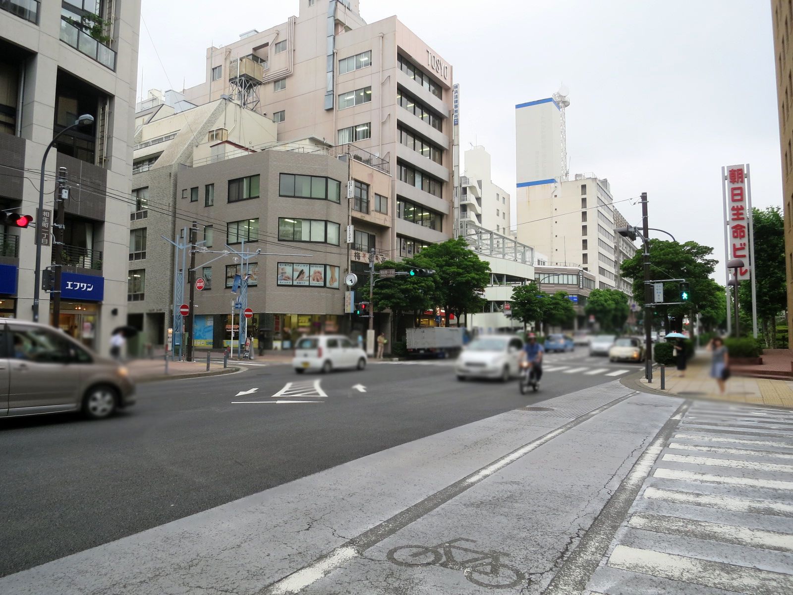 みなと大通り・相生町一丁目交差点向かい