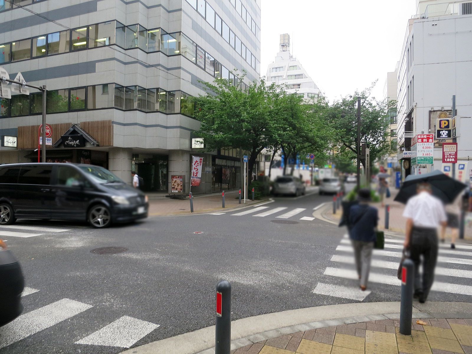 テーオービル前面の通り
