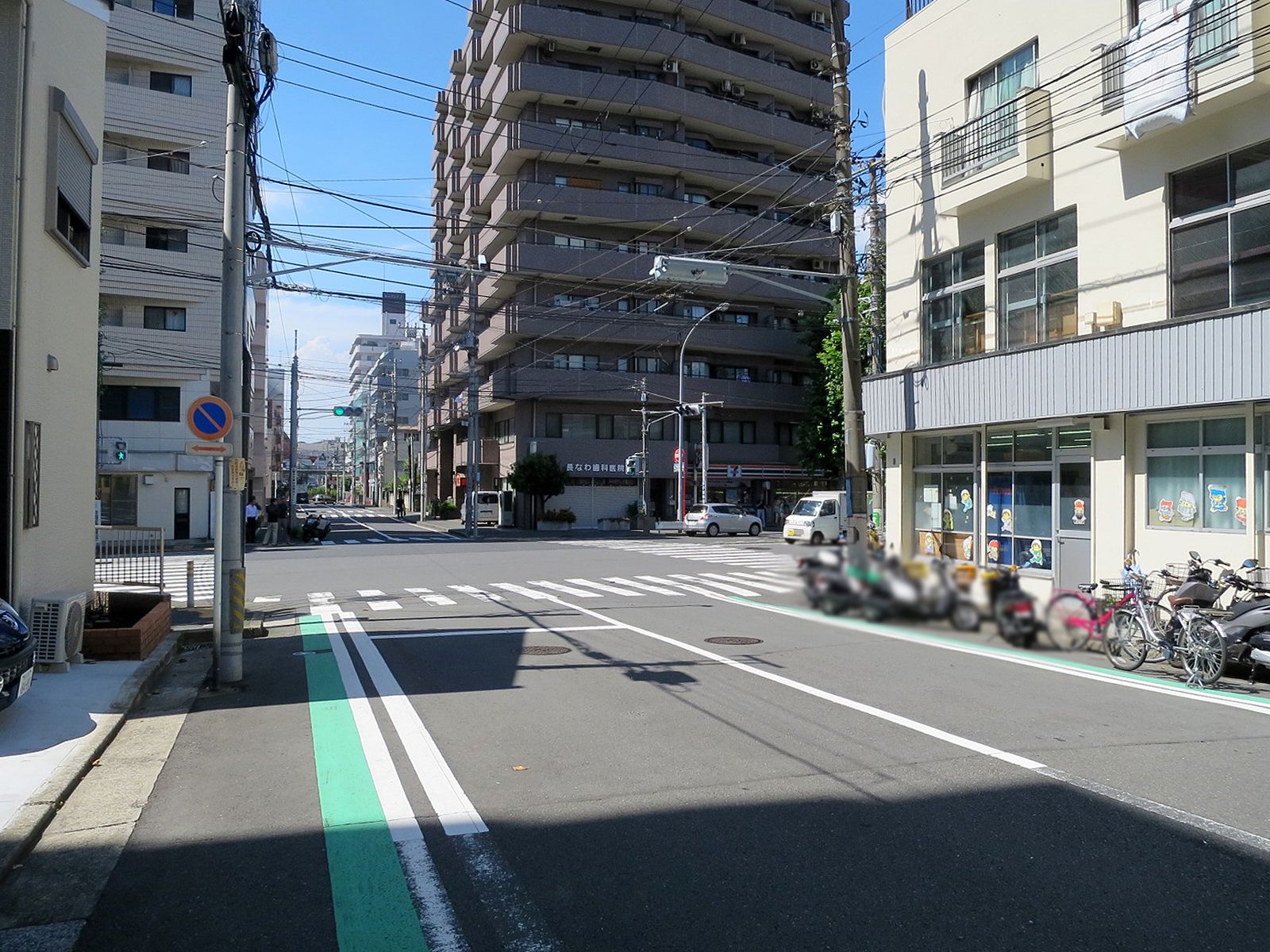 郡山ビル前面の通り