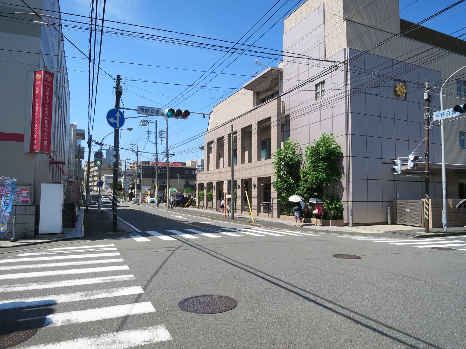 岡野公園交差点近く