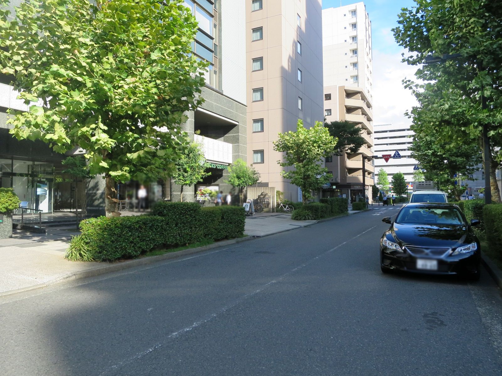 友泉新横浜ビル前面の通り