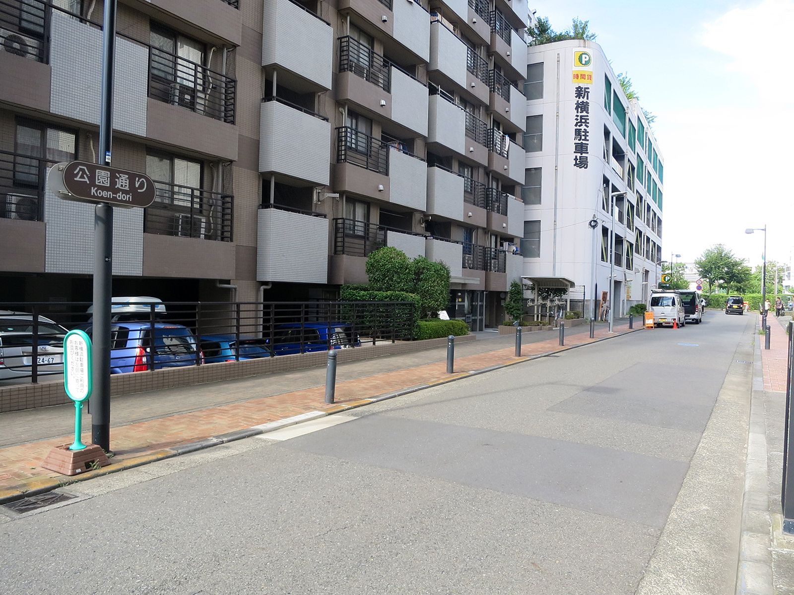 新横浜ユニオンビルANNEX前面の公園通り