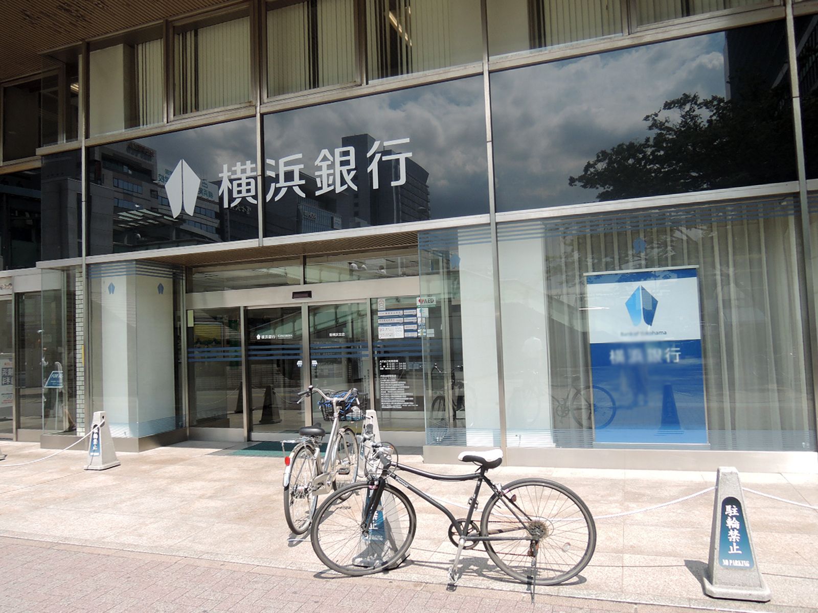 徒歩1分の横浜銀行