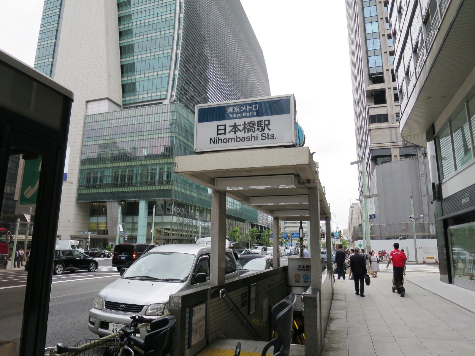 最寄りの「日本橋駅」