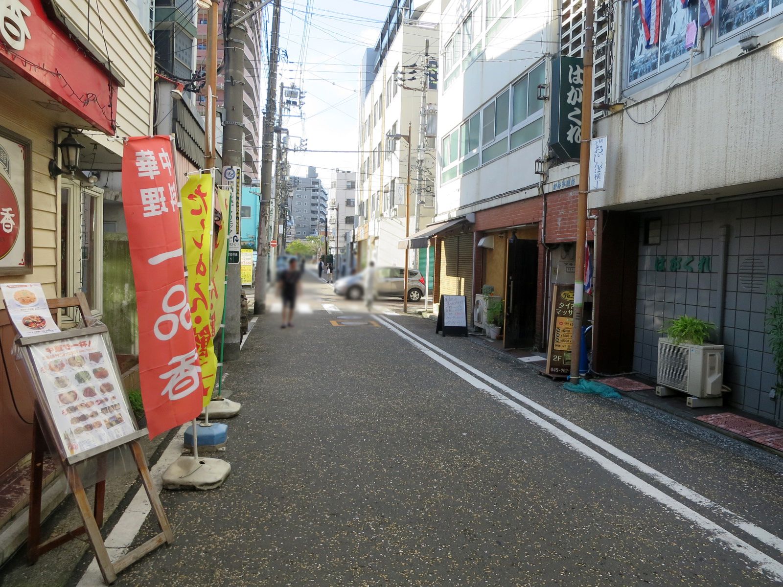 新井ビル前面の通り