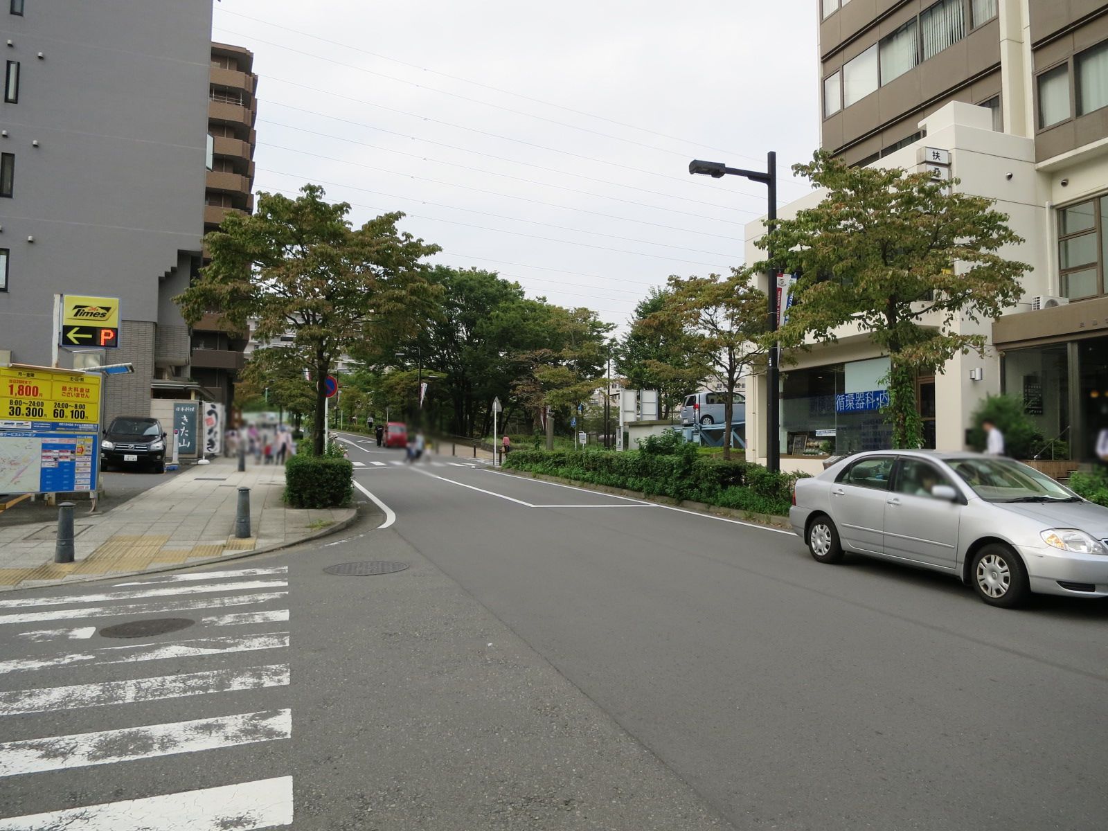 扶桑電機ビル前面の通り