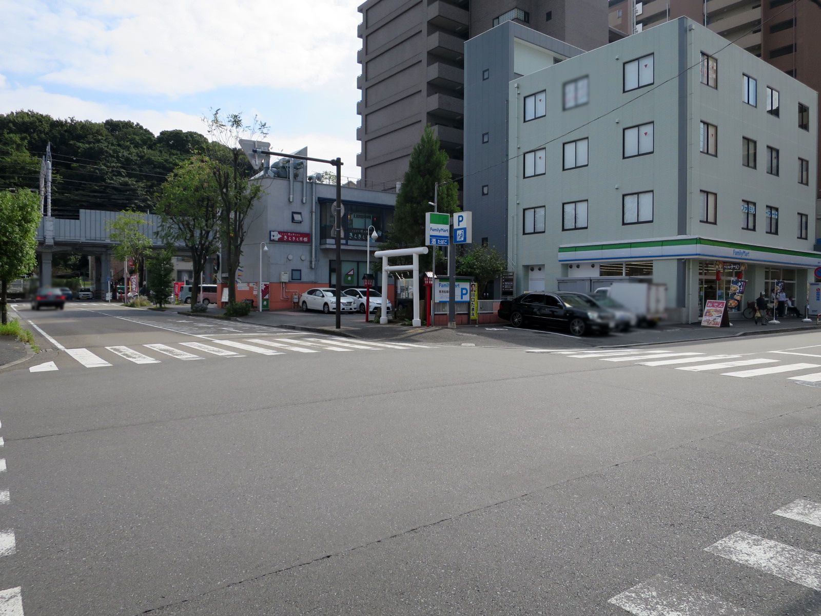 ミスミコーチ事務棟前面の通り