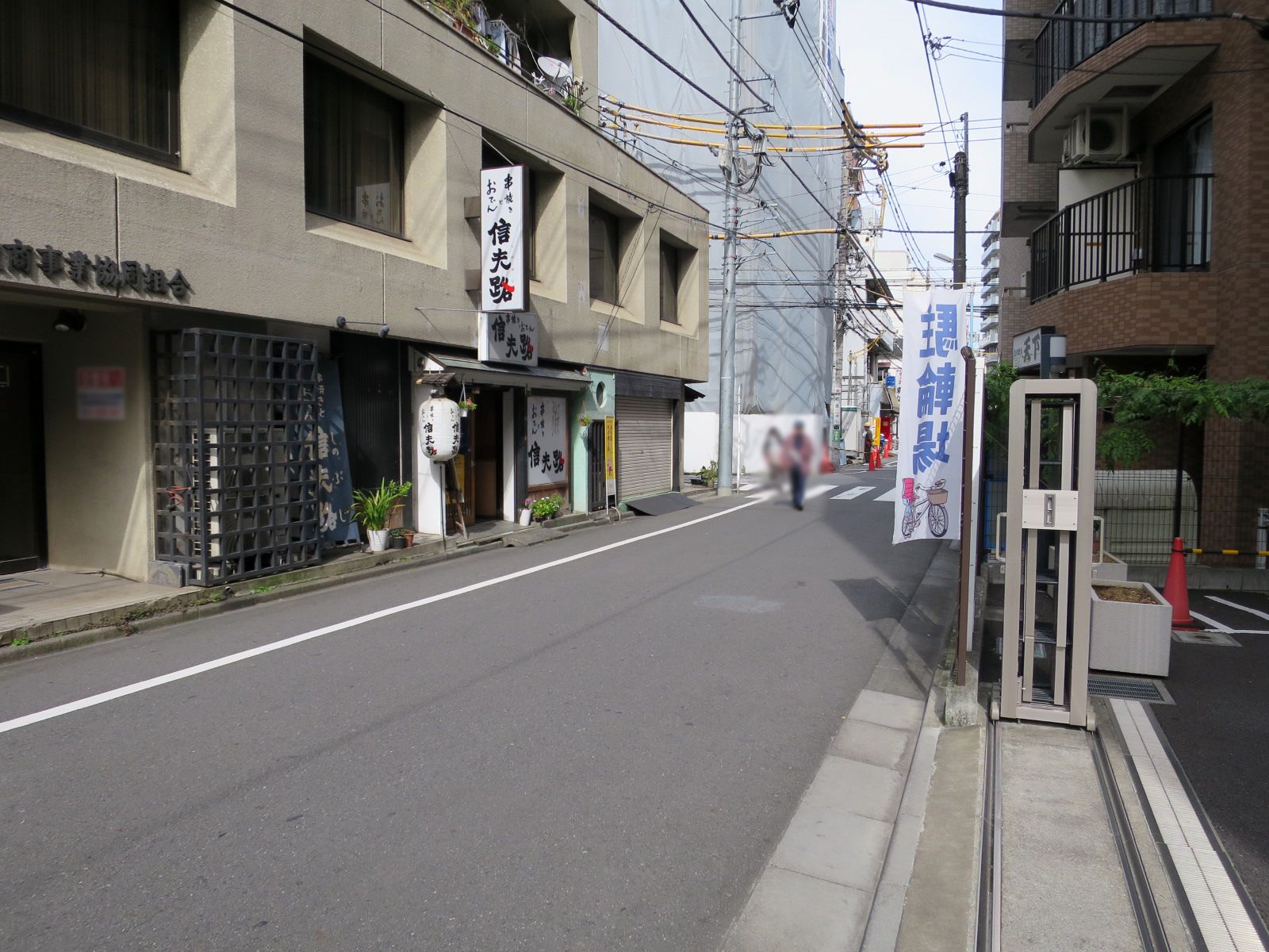 第二川米ビル前面の通り