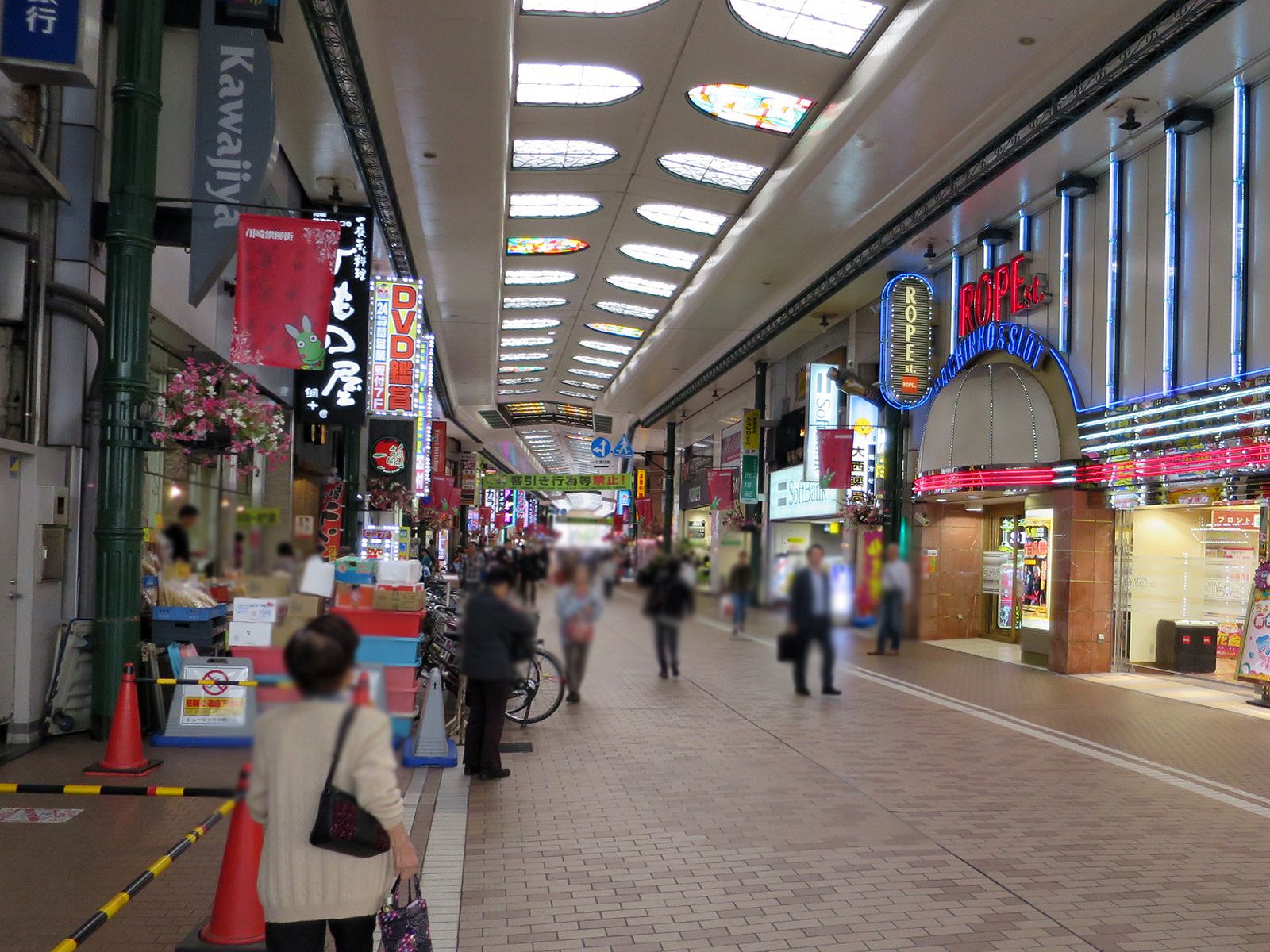 銀柳街沿い