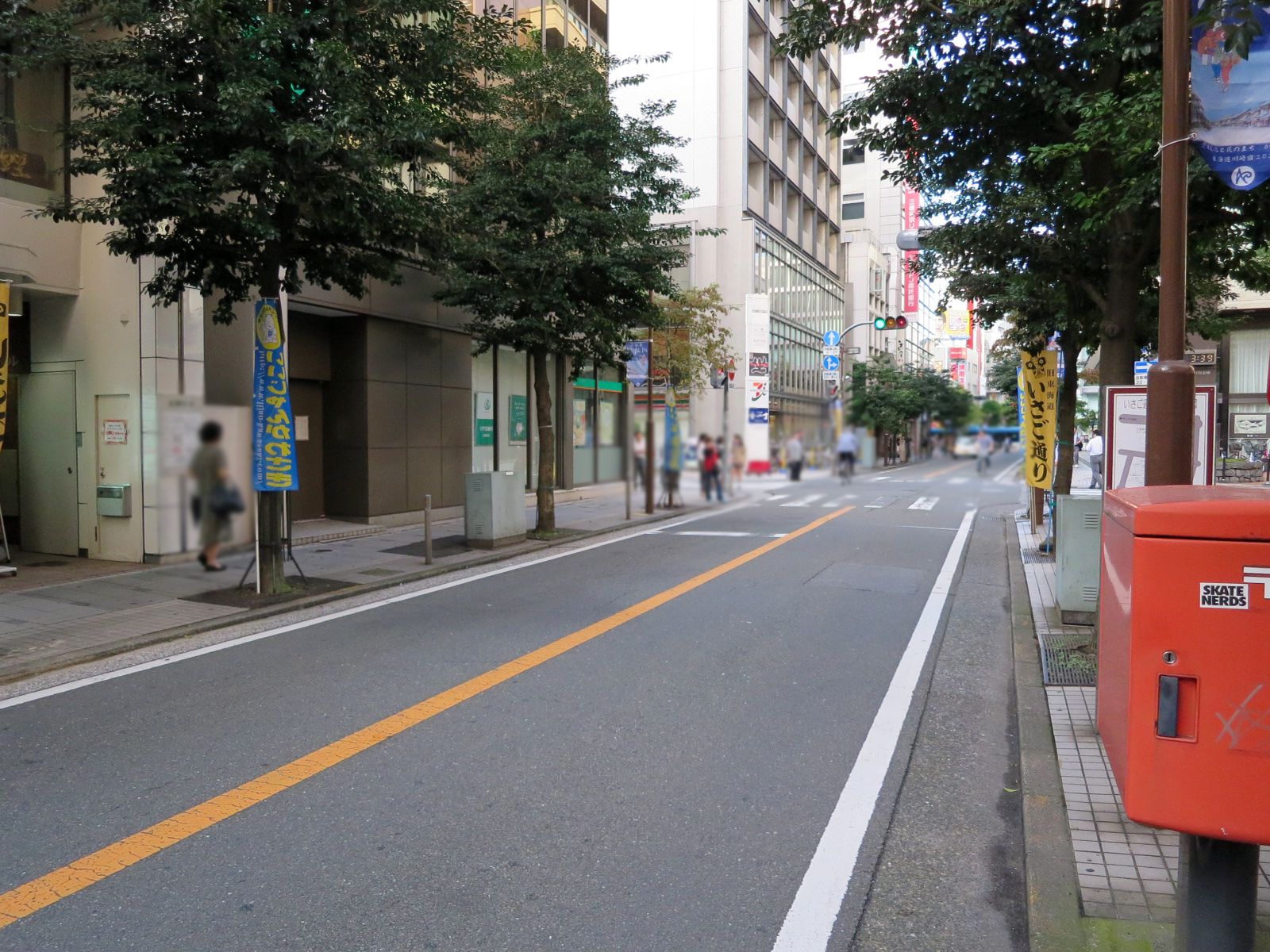 山鉄ビル前面のいさご通り