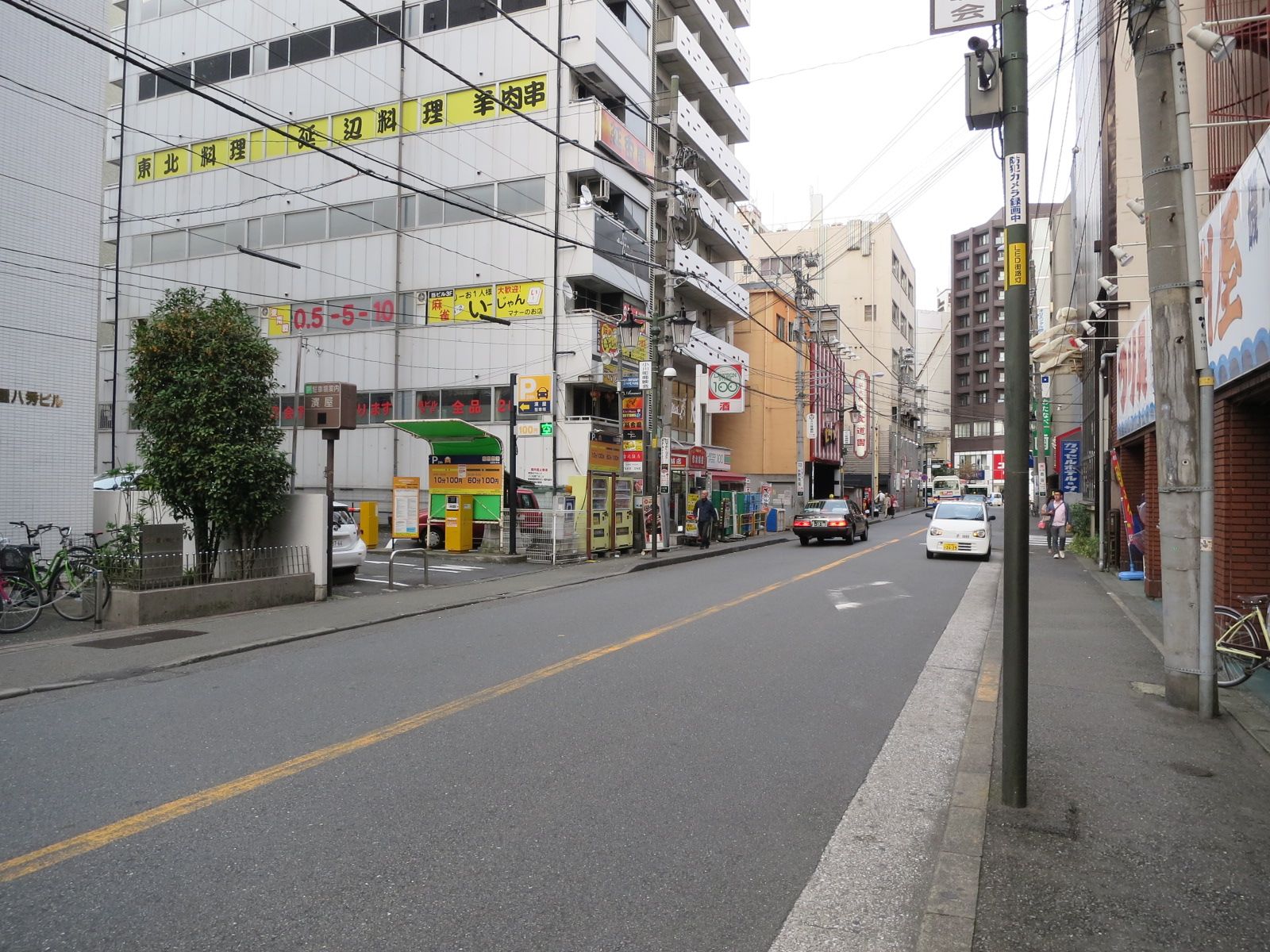 浜屋八秀ビル前面の通り