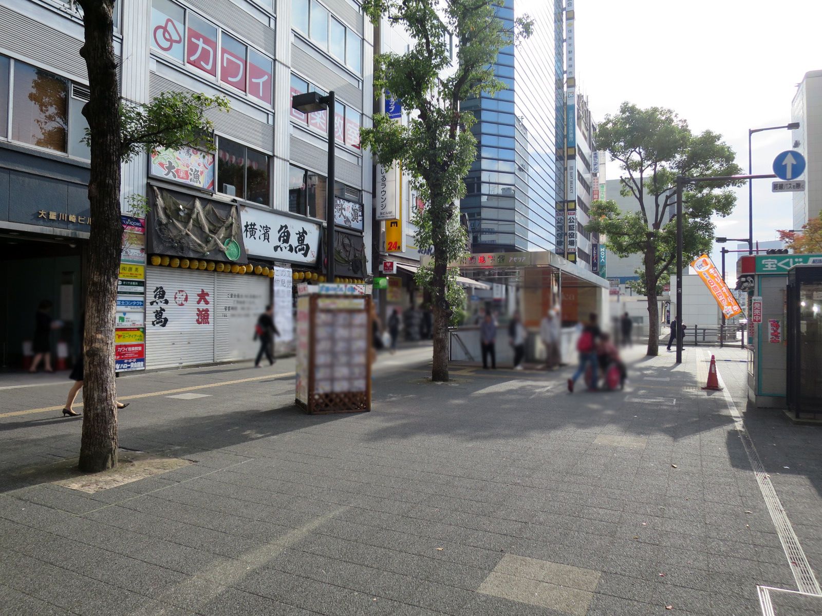 ビル前面の歩道