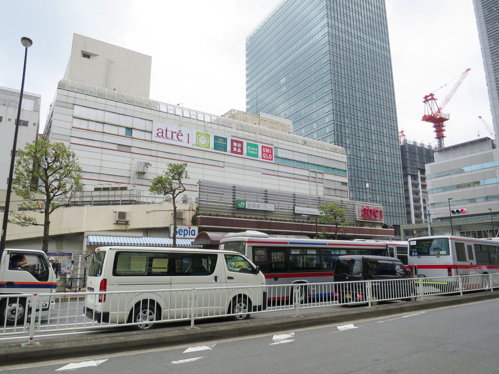 最寄りの「目黒駅」