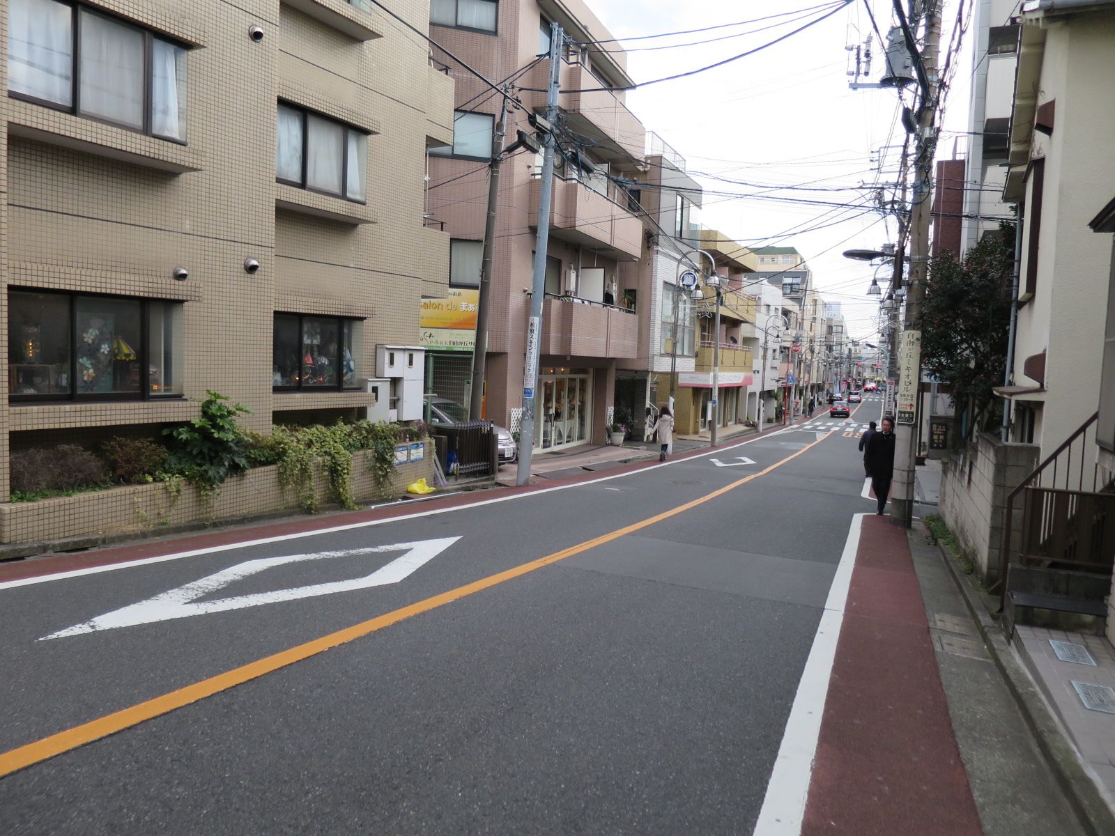 オフィスビル前面道路