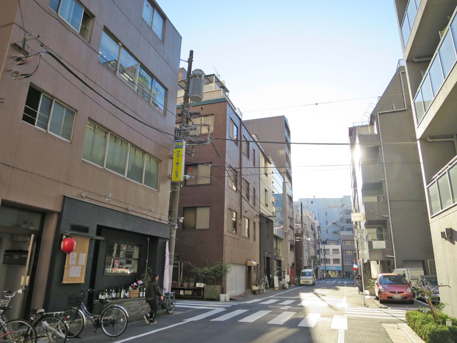 周囲はオフィス街
