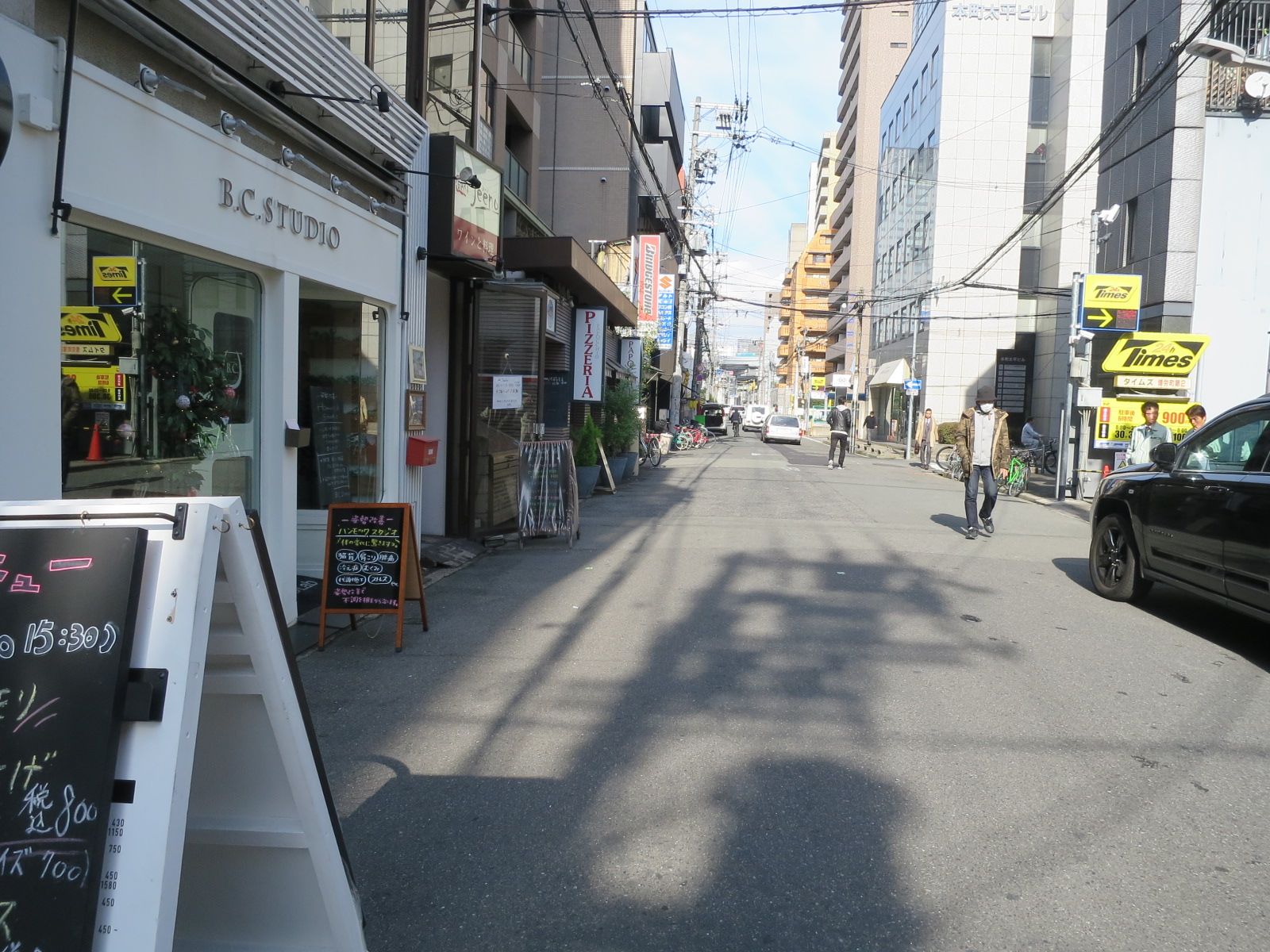 オフィスビル前面道路