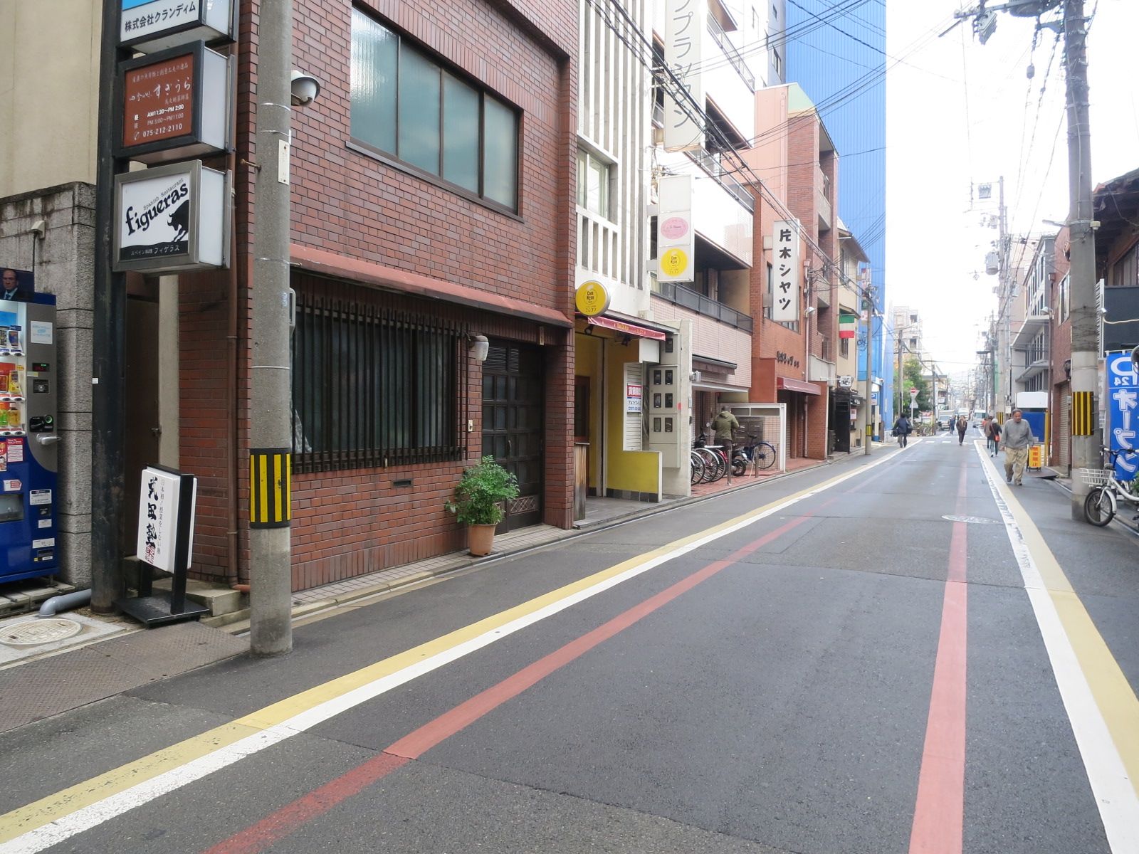 オフィスビル前面道路