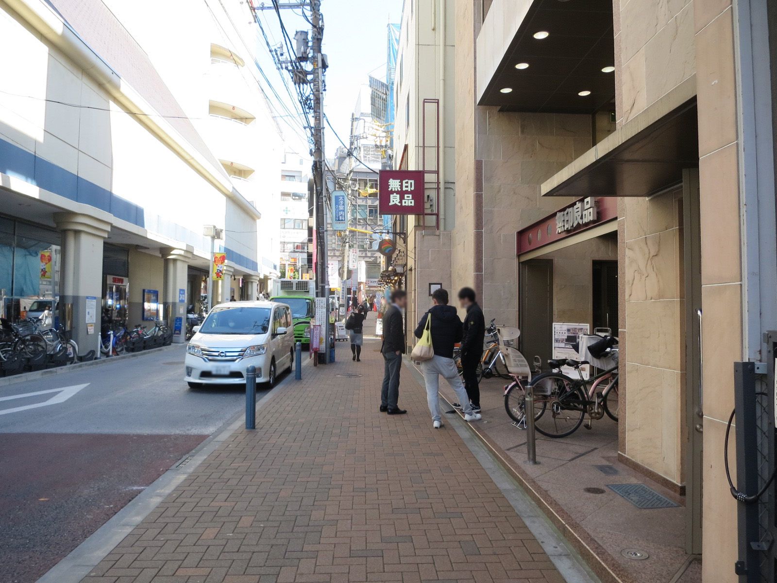 前面の道路