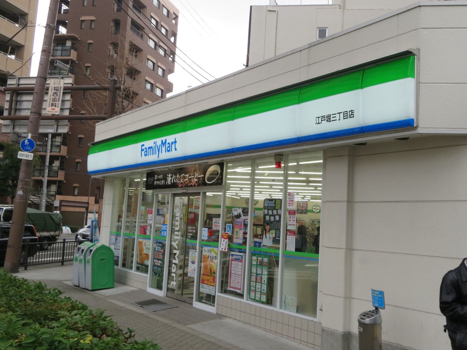 近くのファミリーマート江戸堀三丁目店