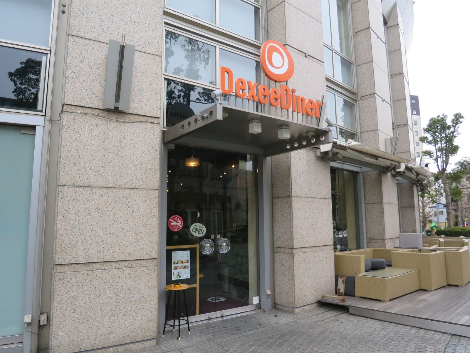敷地内のカフェ