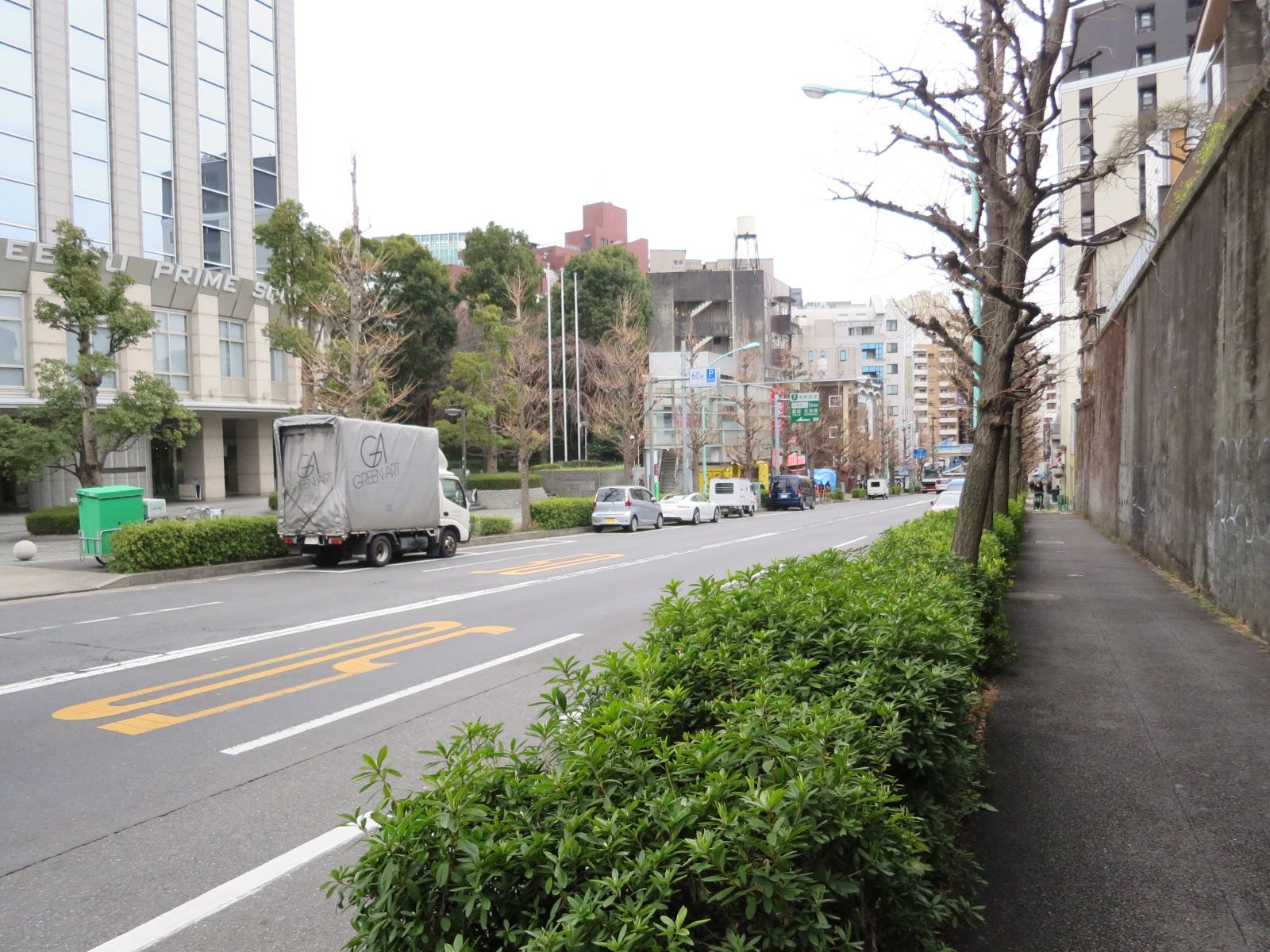 オフィスビル前面道路