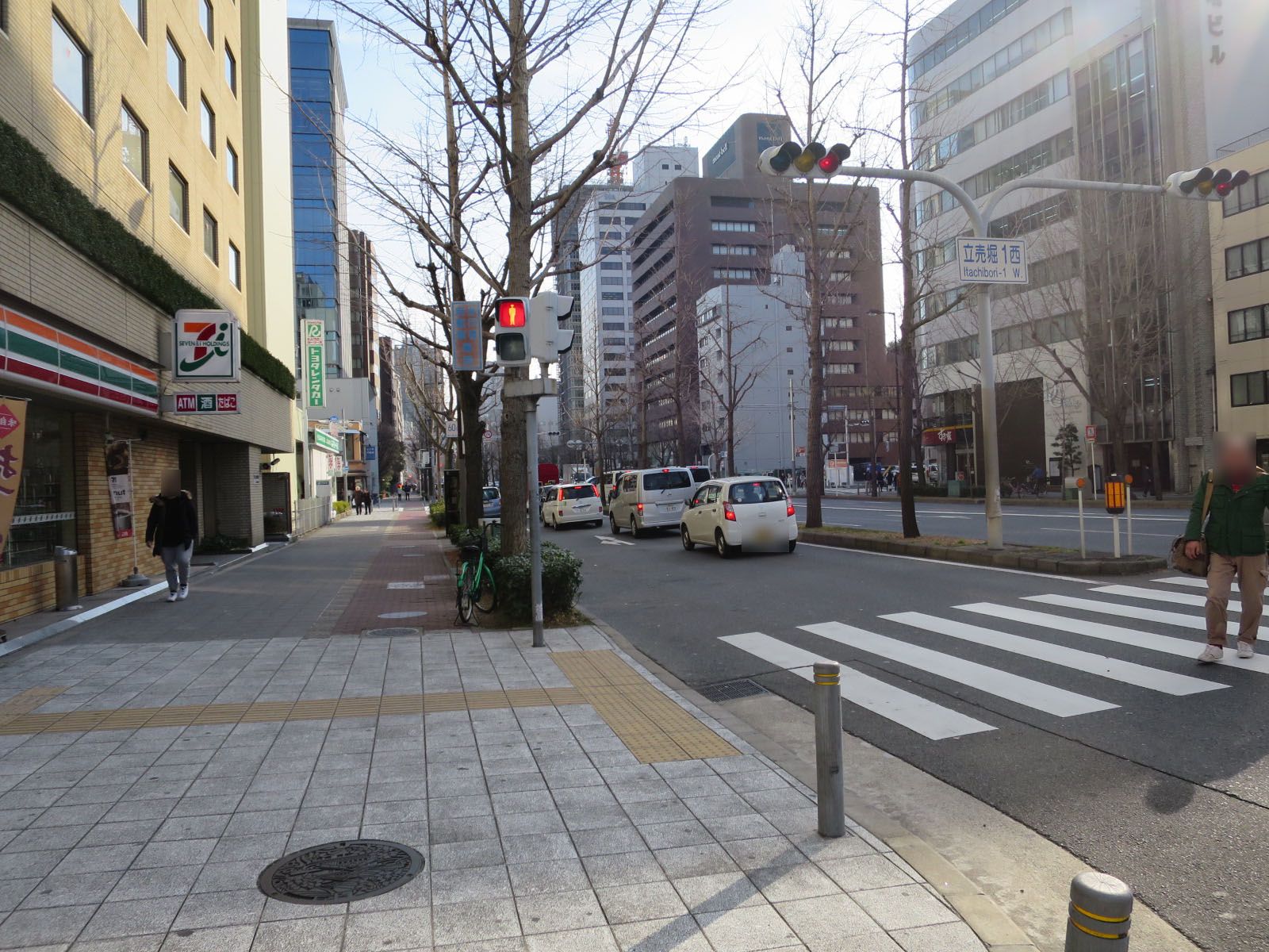 オフィスビル前面道路