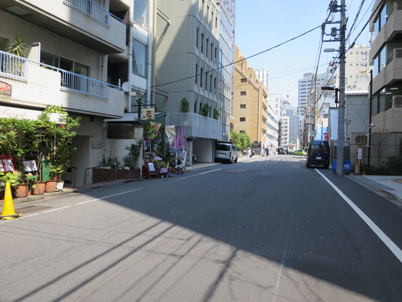 オフィスビル前面道路