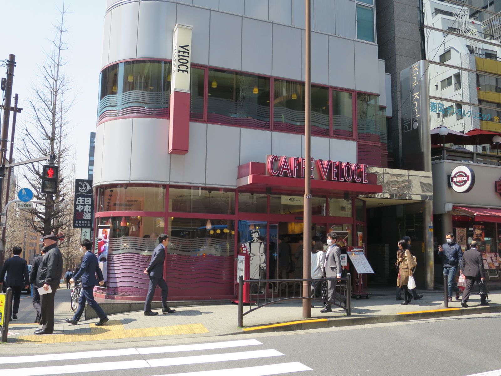 近くのカフェベローチェ麹町店