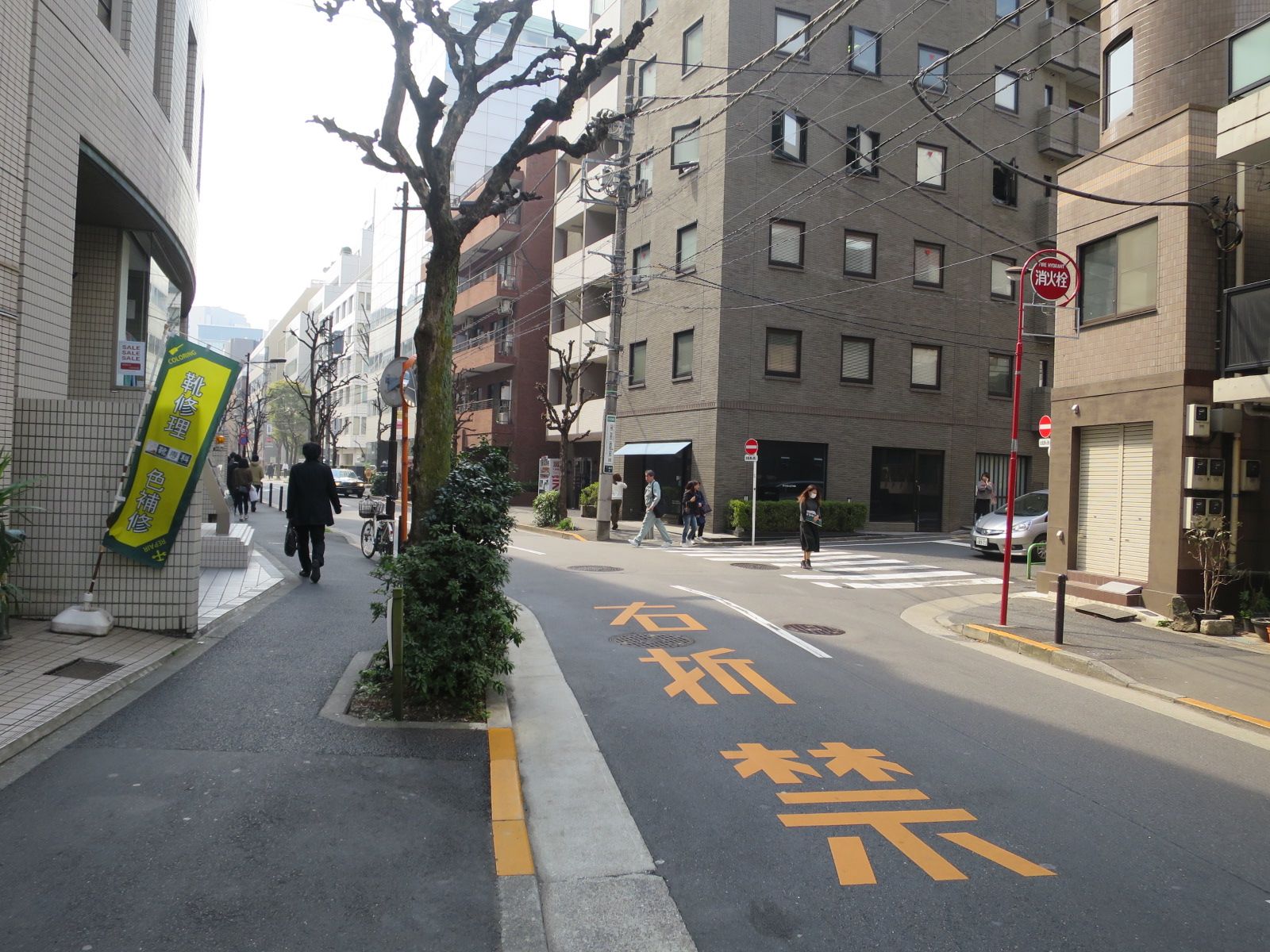 オフィスビル前面道路
