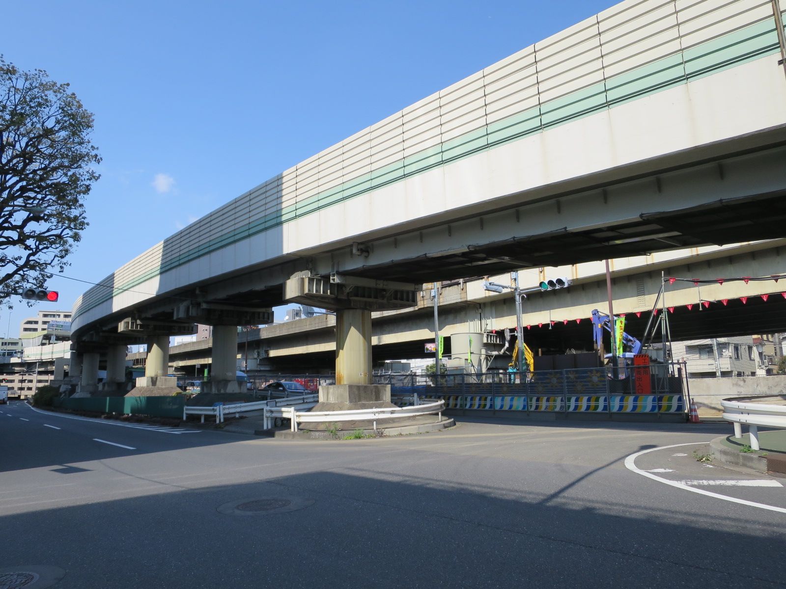 目の前の首都高速