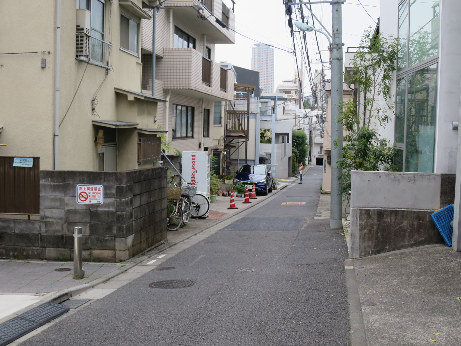 オフィスビル前面道路