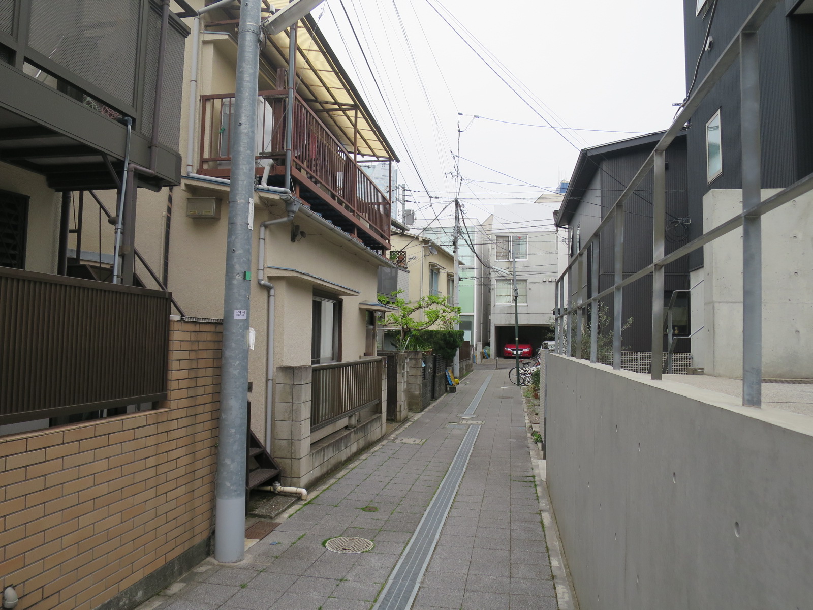周囲は住宅街