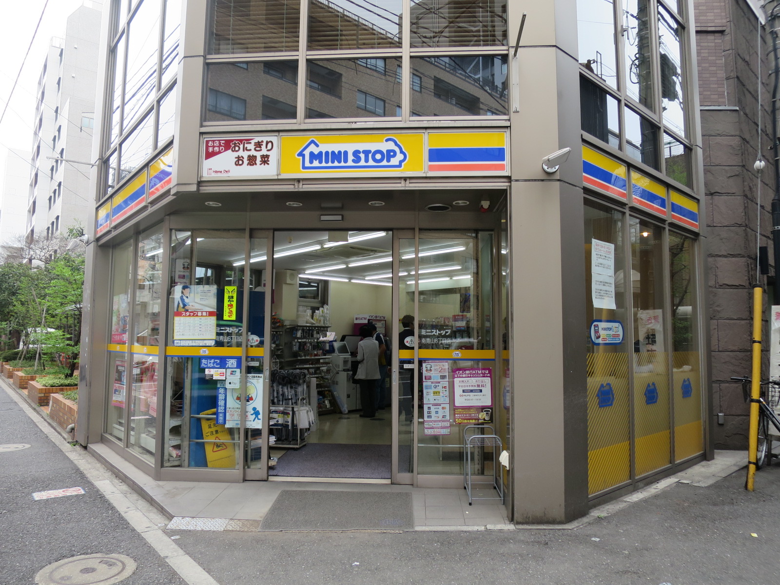 徒歩5分のミニストップ