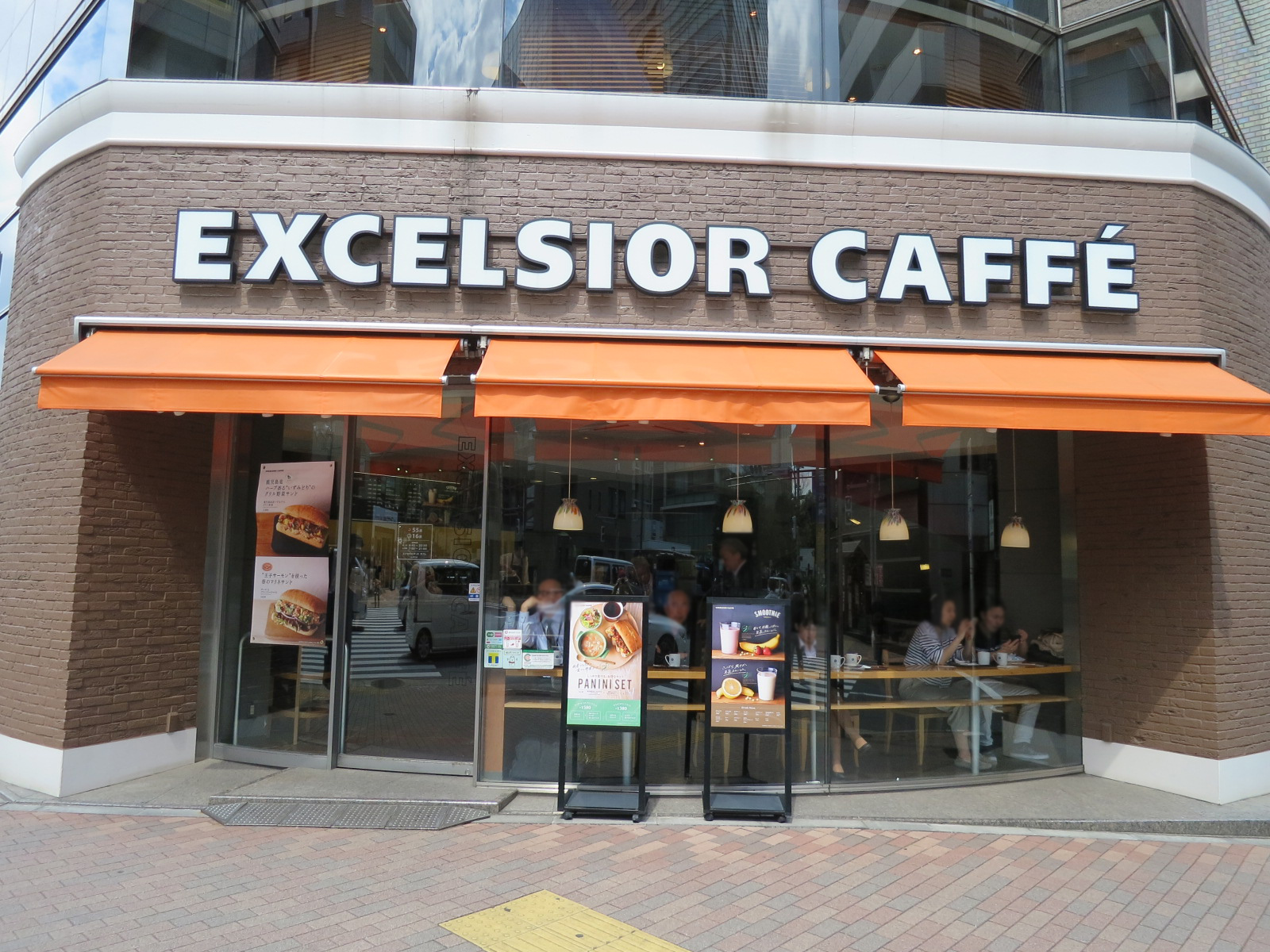 向かいのエクセルシオールカフェ九段下店