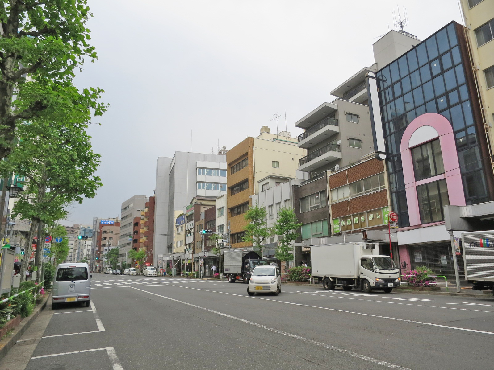 周辺はオフィス街