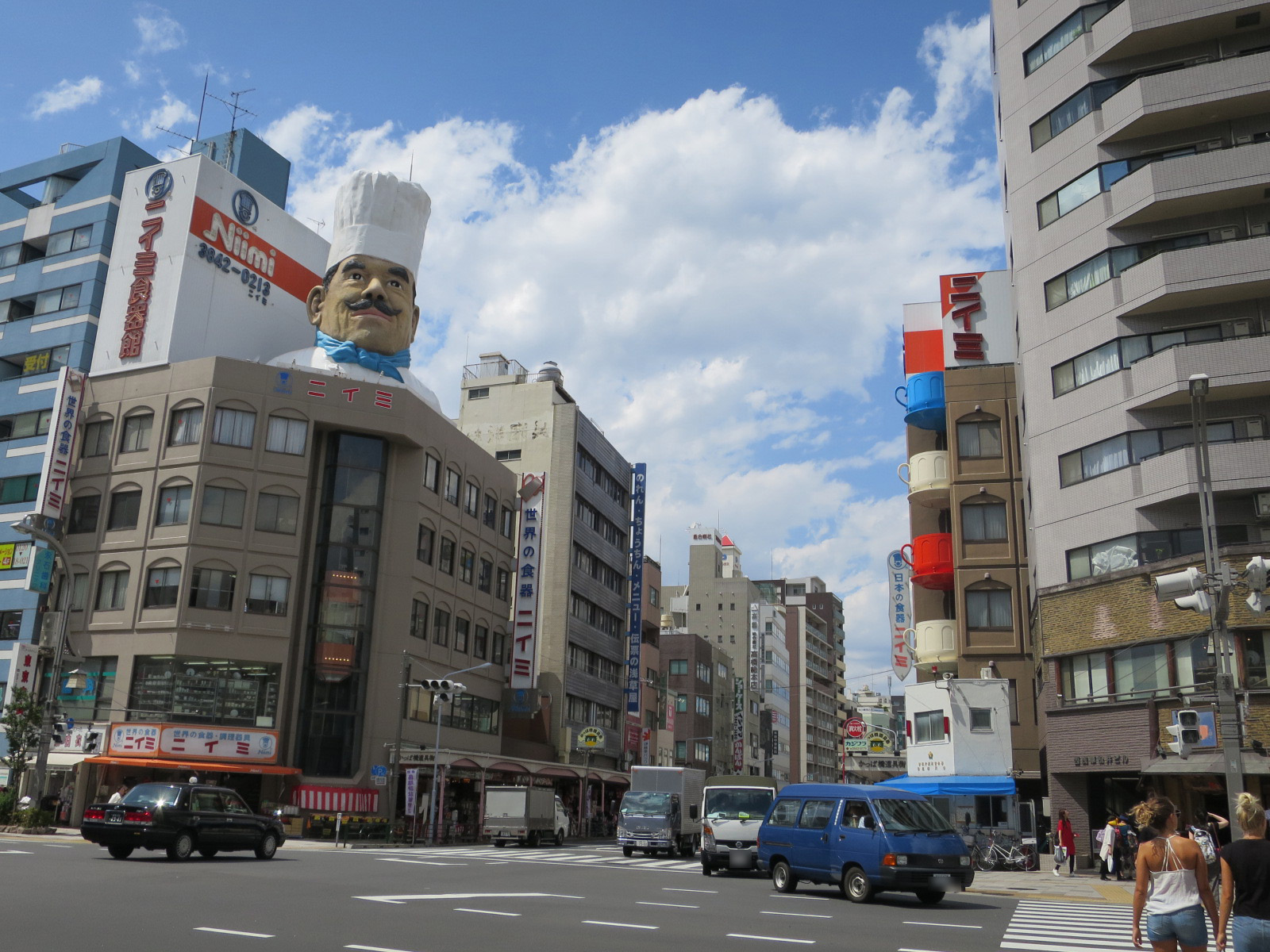 近くの合羽橋商店街