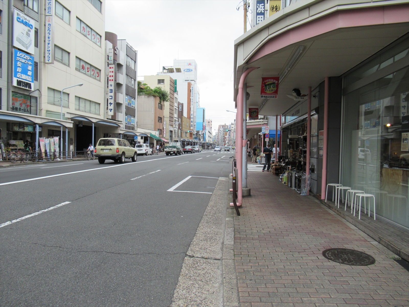 オフィスビル前面道路