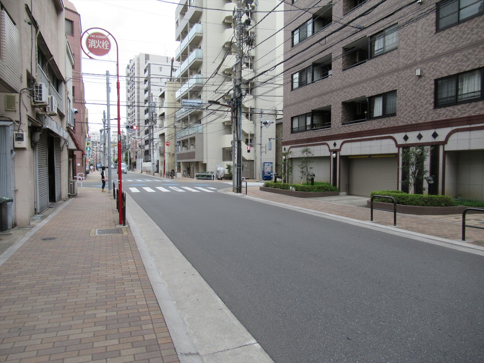 オフィスビル前面道路