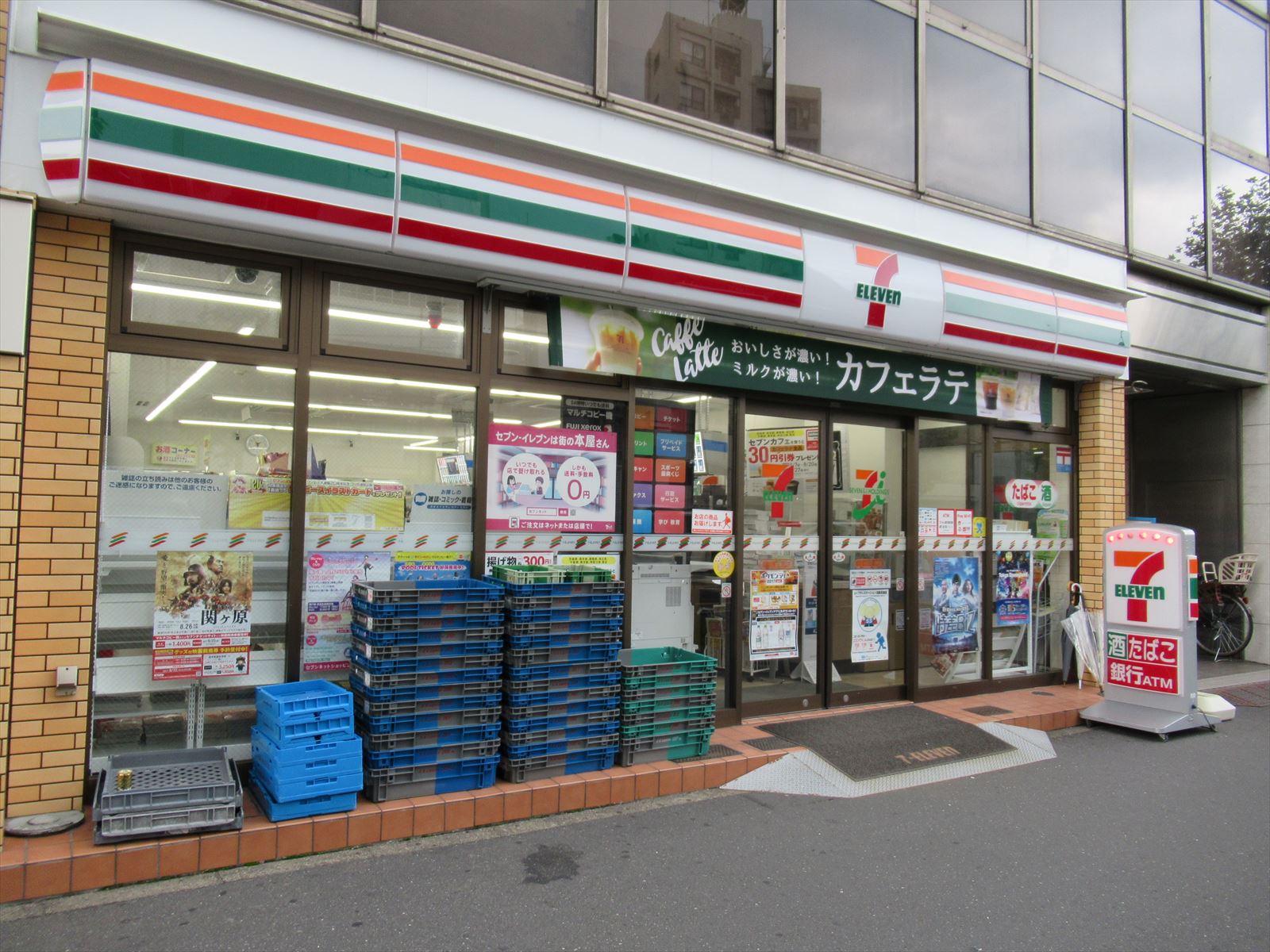 隣のセブンイレブン