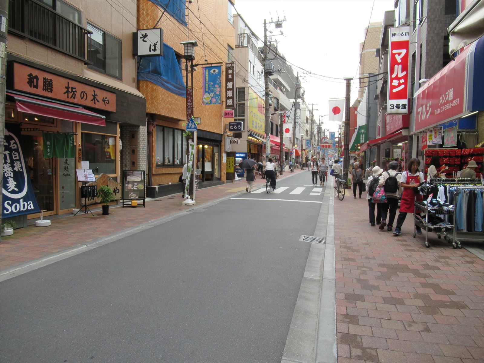 オフィスビル前面道路