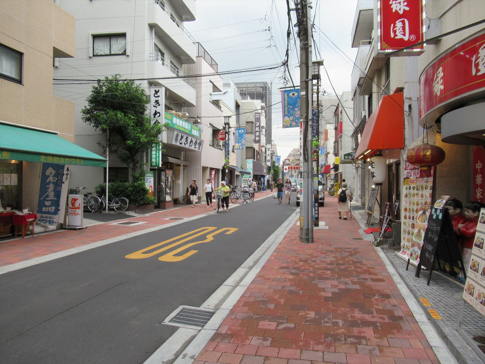 オフィスビル前面道路