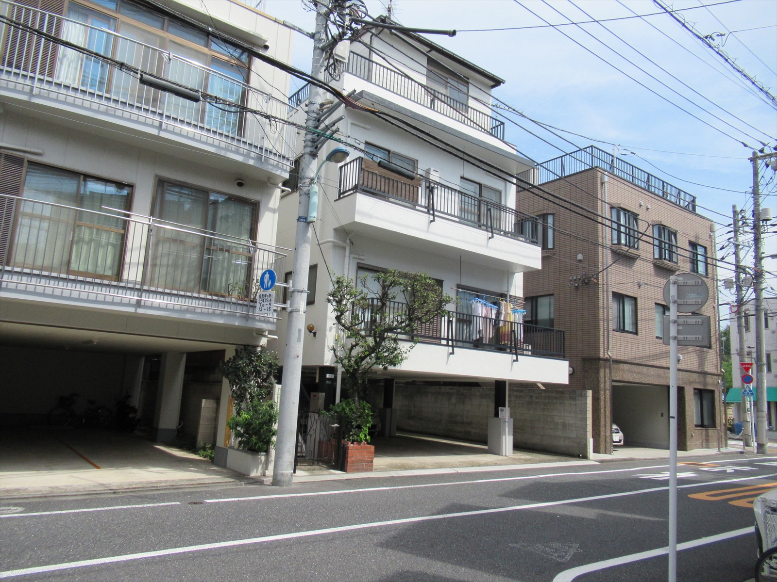 周辺は住宅街
