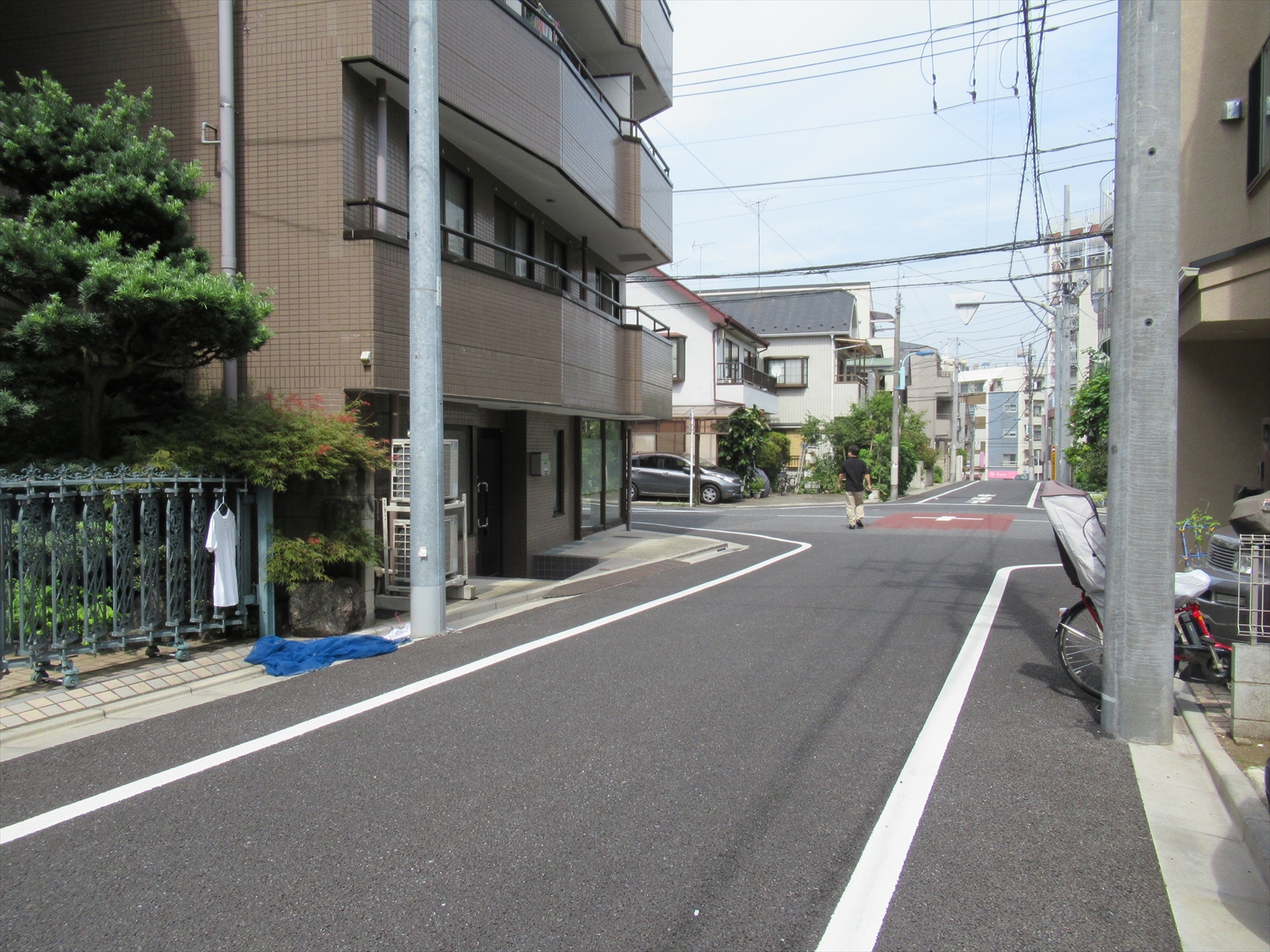 オフィスビル前面道路