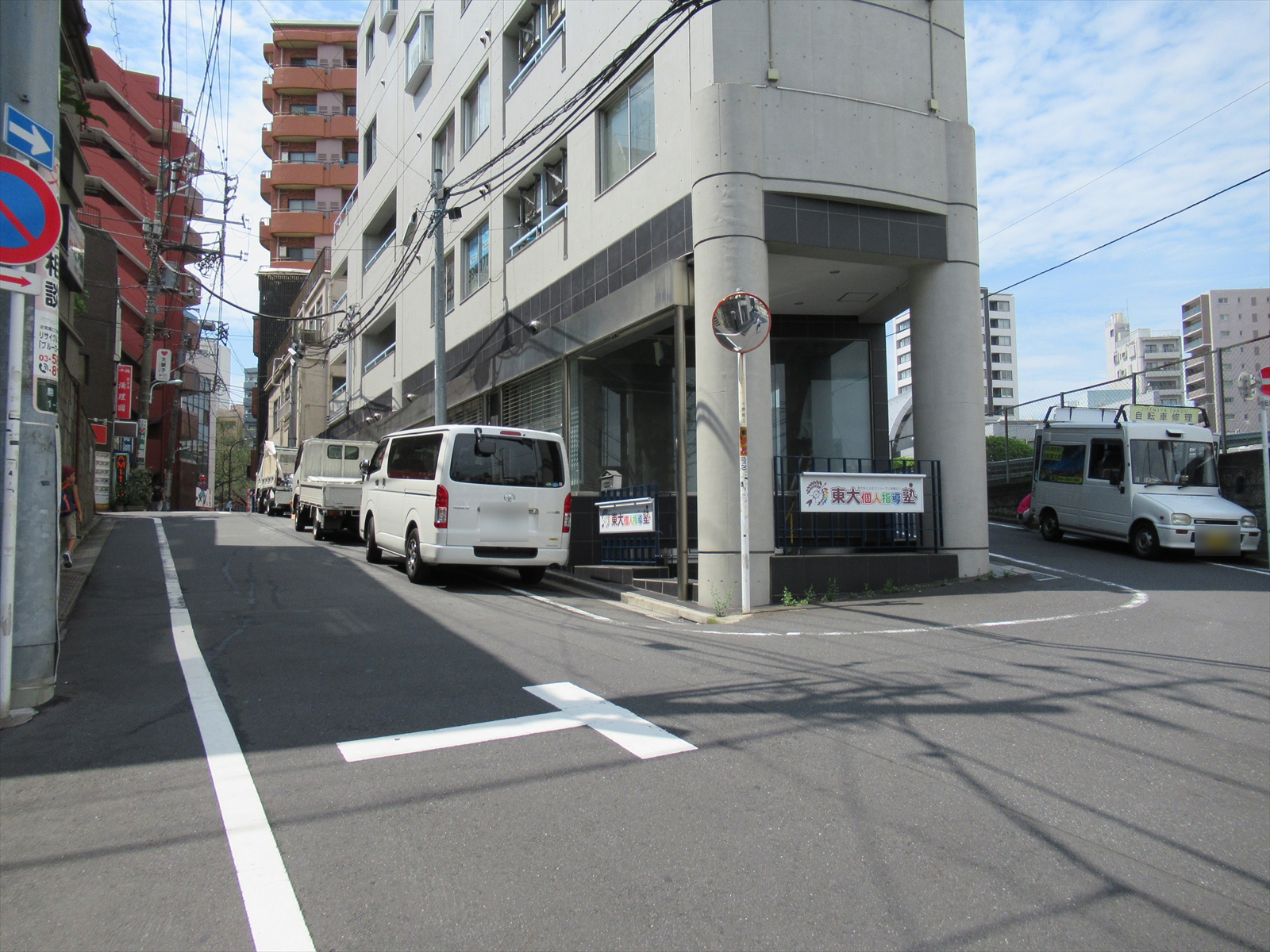 オフィスビル前面道路