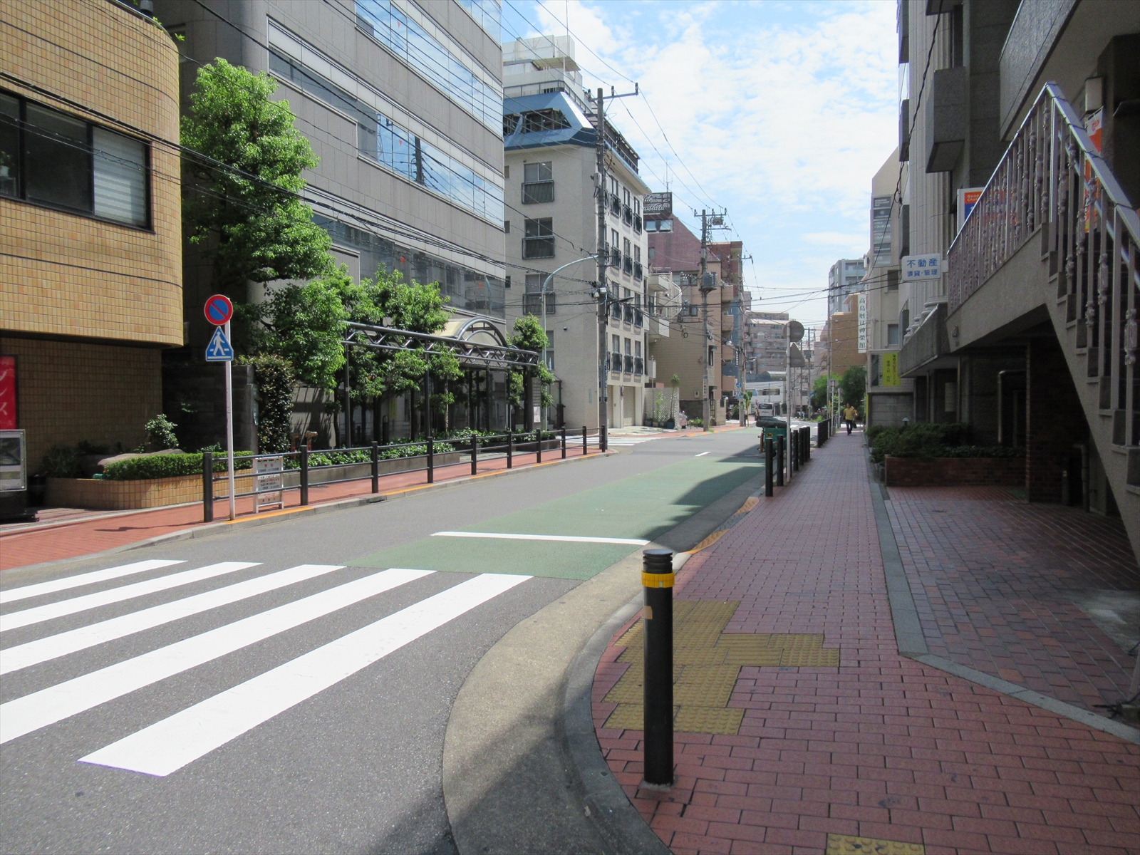 オフィスビル前面道路