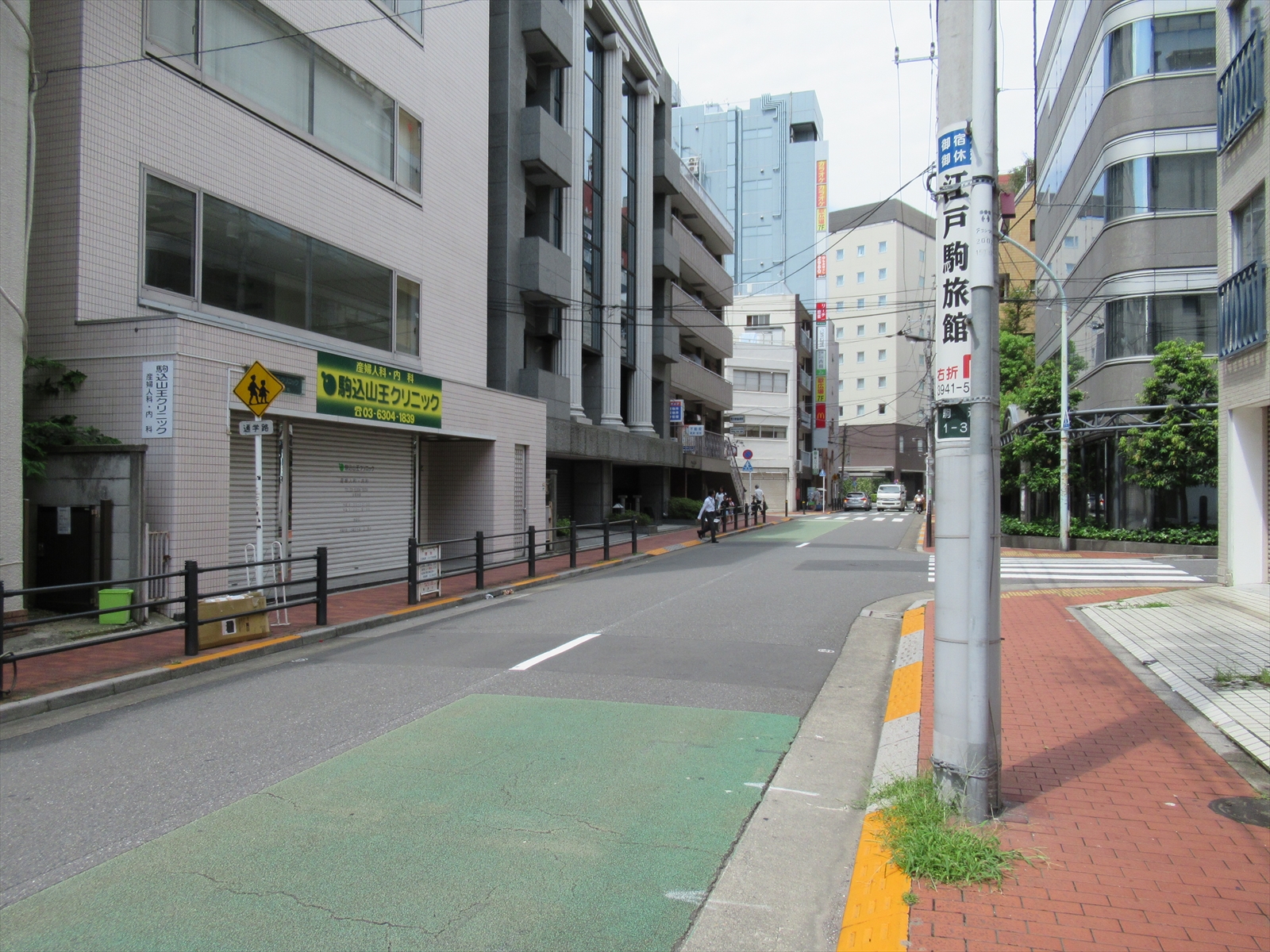 オフィスビル前面道路