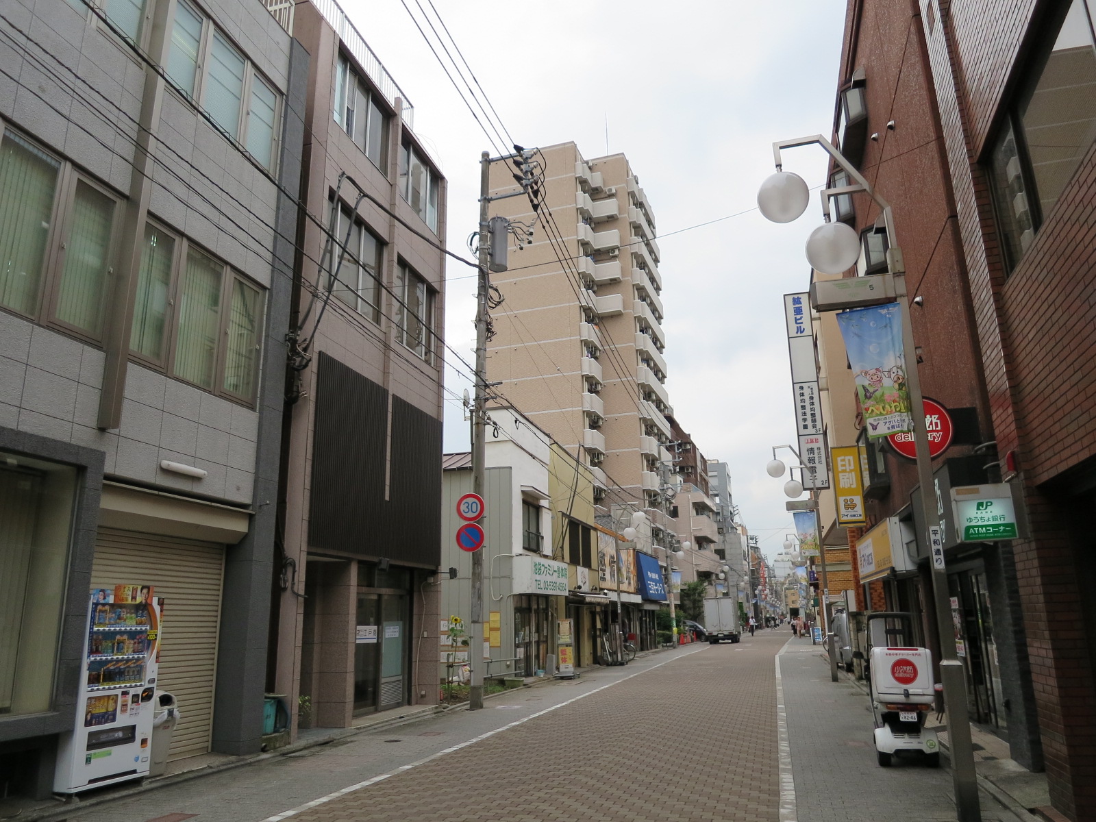 周辺は静かなエリア